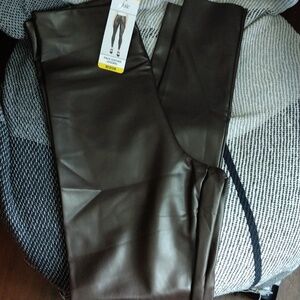 🌲Faux leather leggings